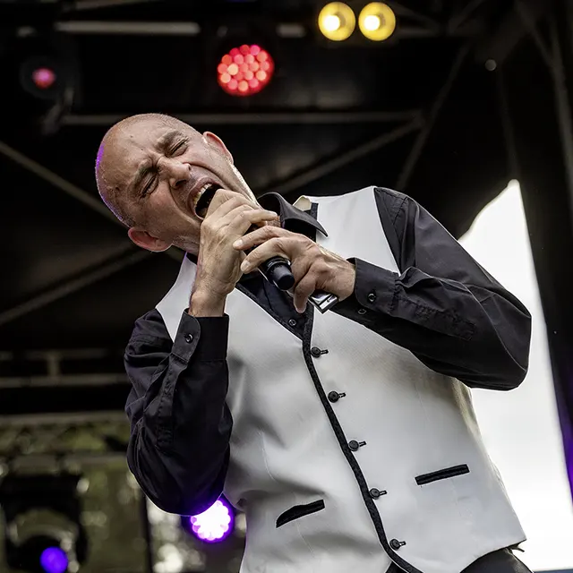 Photos de Nico Wayne Toussaint au Motors n' Blues 2024 par Alain Bats.