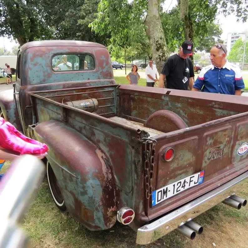 Ford pick-up au Motors n' Blues de Dax le 11 juillet 2015.