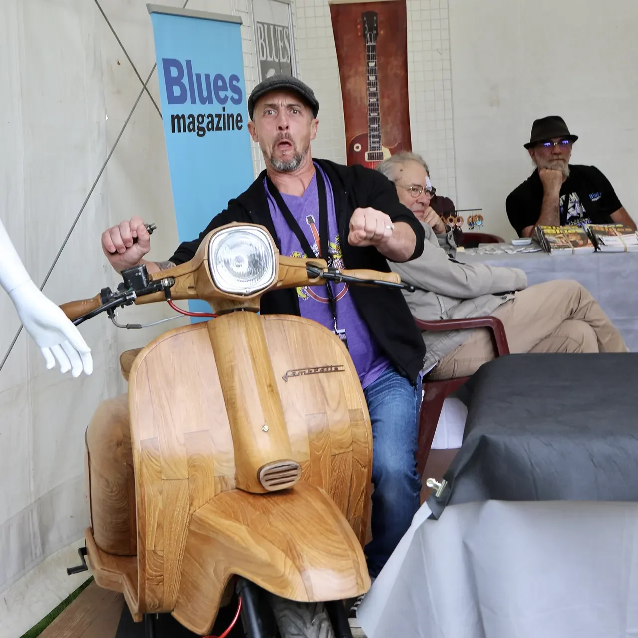 Lambretta 125 cm3 avec carrosserie en bois.