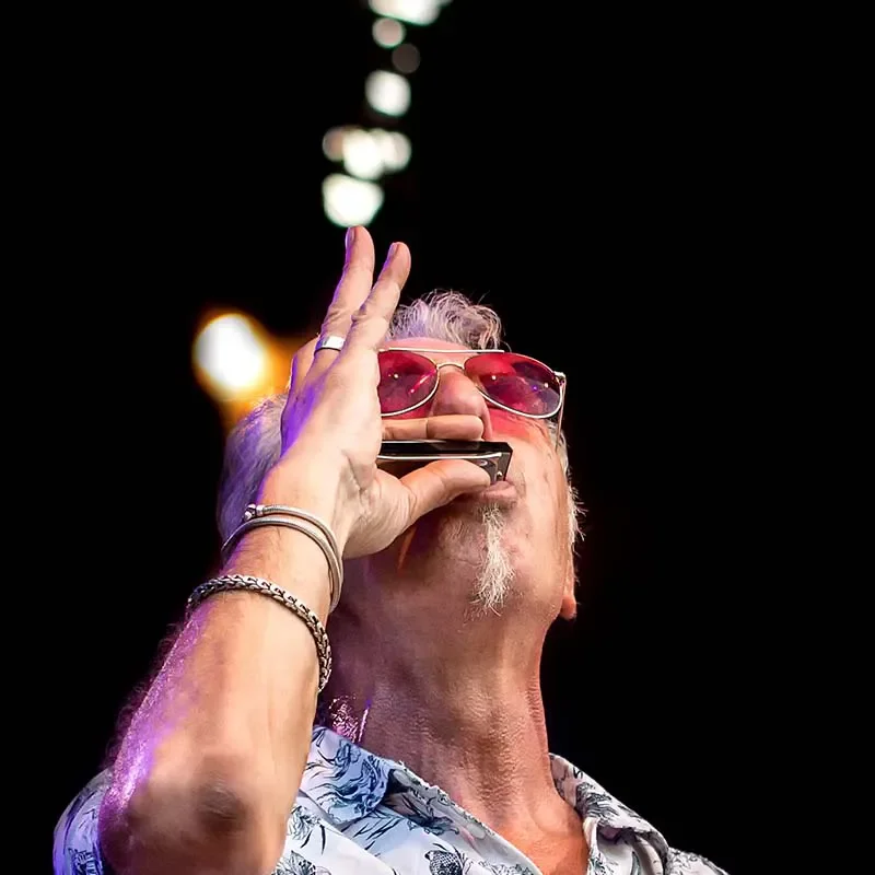 Pascal “Bako” Mikaelian en concert au Festival Motors n' Blues 2022.