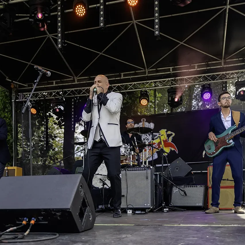 Nico Wayne Toussaint en concert au Motors and Blues 2024.