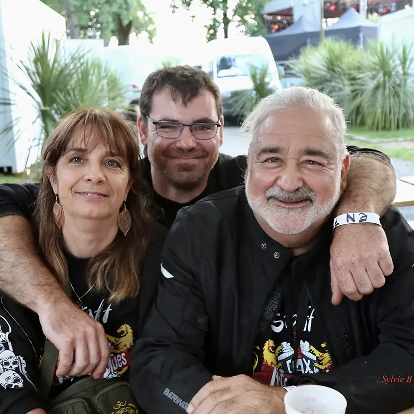 Les bénévoles gèrent l'accueil des festivaliers du DMBF.