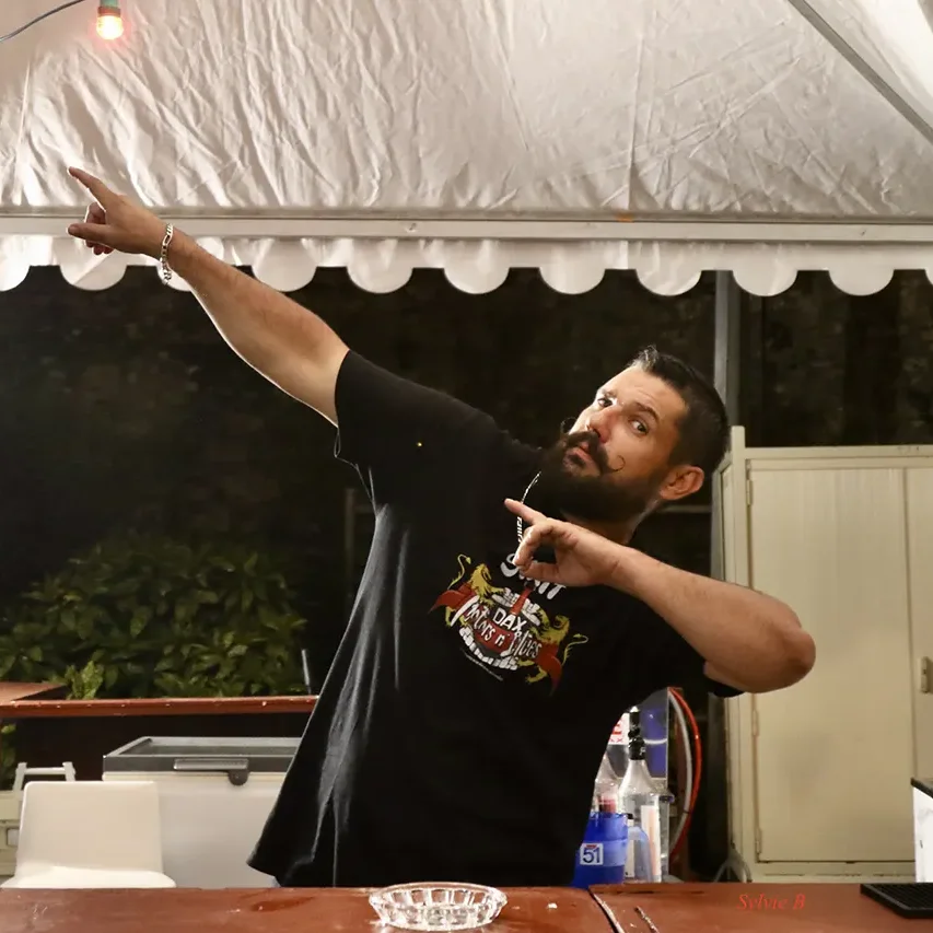 Les bénévoles gèrent le backstage du DMBF.