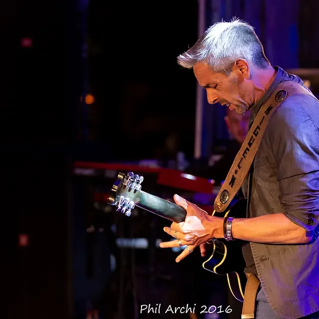 Miguel M en concert au Motors n' Blues à Dax le 8 juillet 2016.