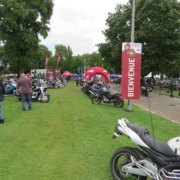 Photos du Festival Motors n' Blues 2017 par American Crazy Cars.