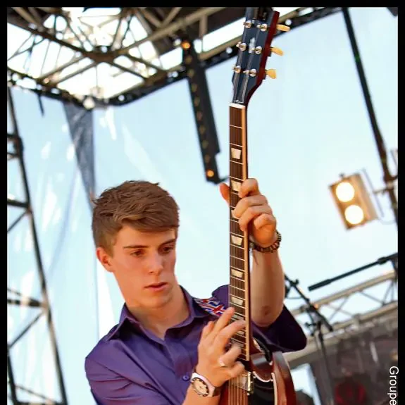 Gauvin Ardrino, guitariste de Broadcasters au Motors n' Blues en 2013.