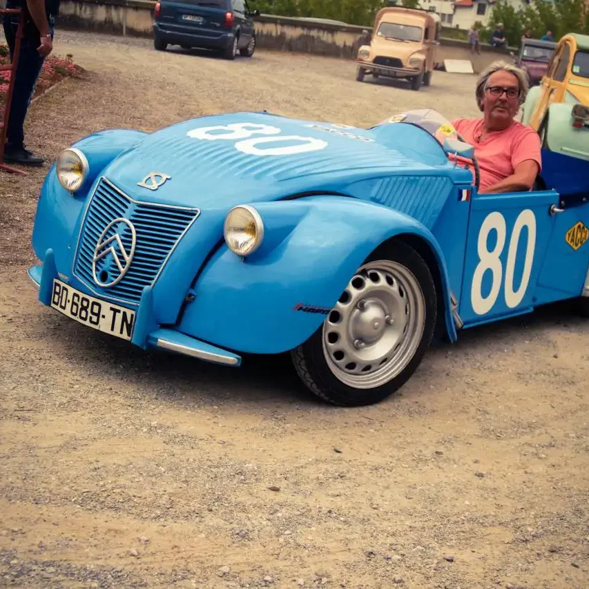 Citroën 2 CV au Festival Motors n' Blues 2015.