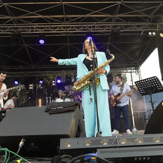 Miss Bee and The Bullfrogs en concert à Dax le 8 juillet 2023.