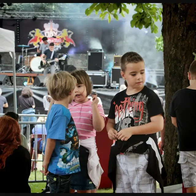 Les enfants sont aussi au Dax Motors n' Blues à Dax.