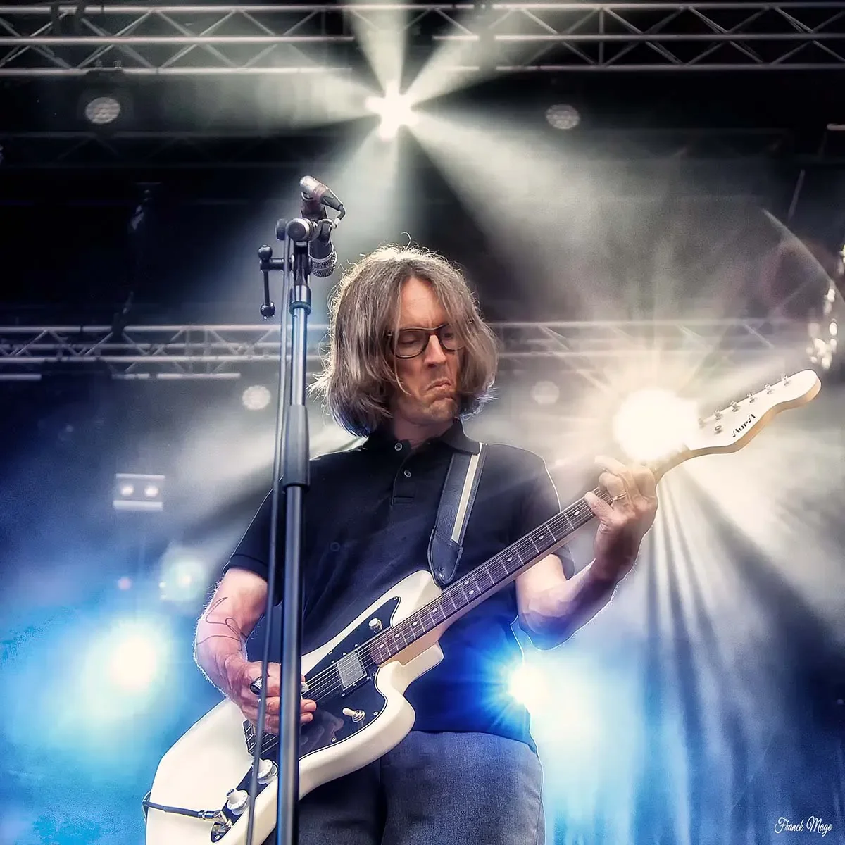 Concert de Gérard Lanvin avec Nicolas Bonnière à la guitare.