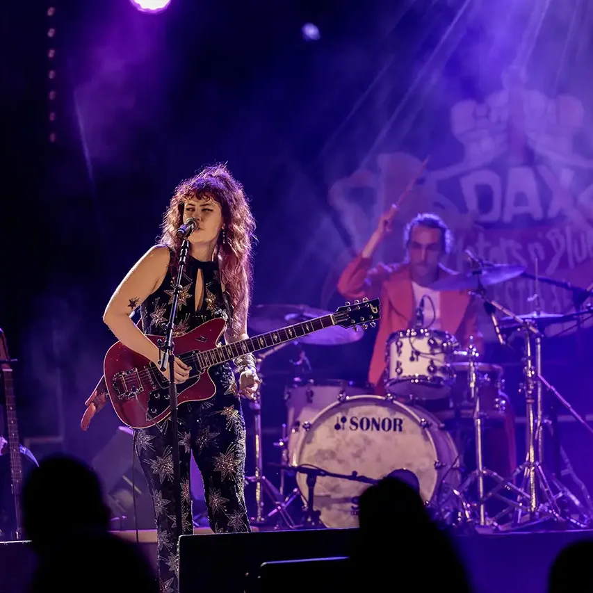 Alyssa Galvan et le batteur français Lucas Lopes en concert à Dax.